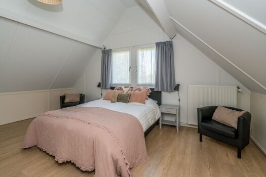 Schlafzimmer 2 mit Doppel Boxspringbett