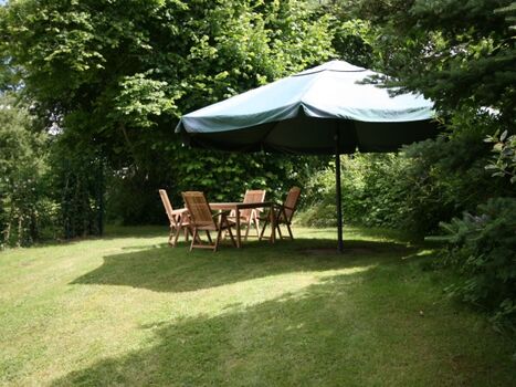 Garten vom Landhaus am Mühlendamm mit Grill und Gartenmöbeln