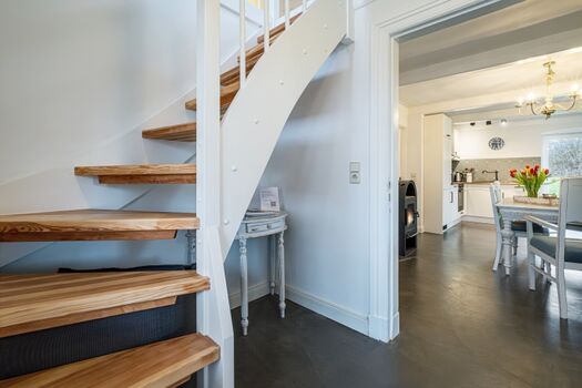 Eingangsbereich mit Treppenaufgang zum Schlafzimmer
