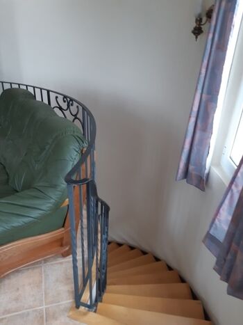 Wendeltreppe vom Wohnraum zu den Schlafräumen