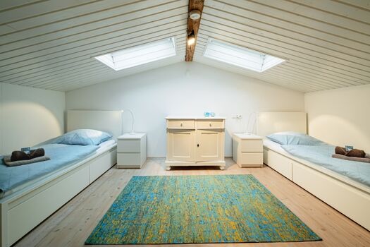 Schlafzimmer oben mit 2 Einzelbetten