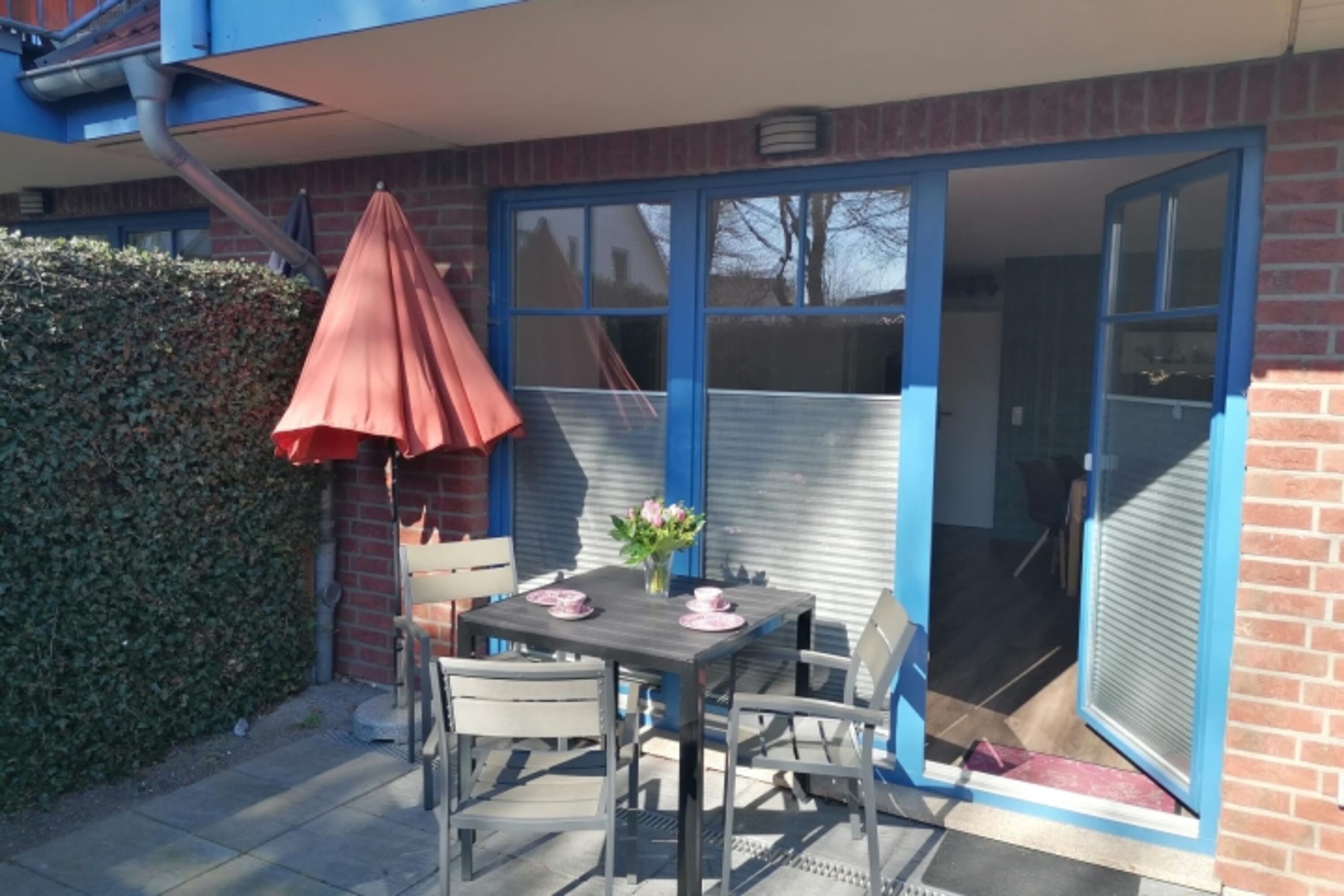 Terrasse mit Hecke