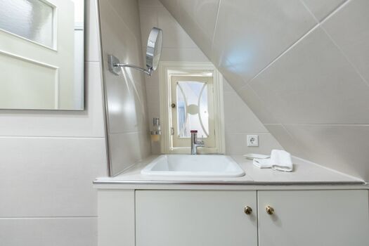 Witthuis - Kleines Duschbad mit WC im Obergeschoss  