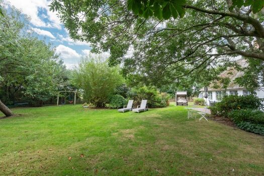 Witthuis - Großer Gartenbereich mit Spiel und Relax-Möglichkeiten 
