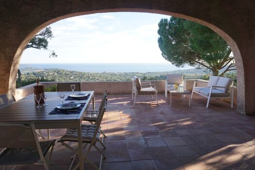 Sonnenterrasse mit Traumblick