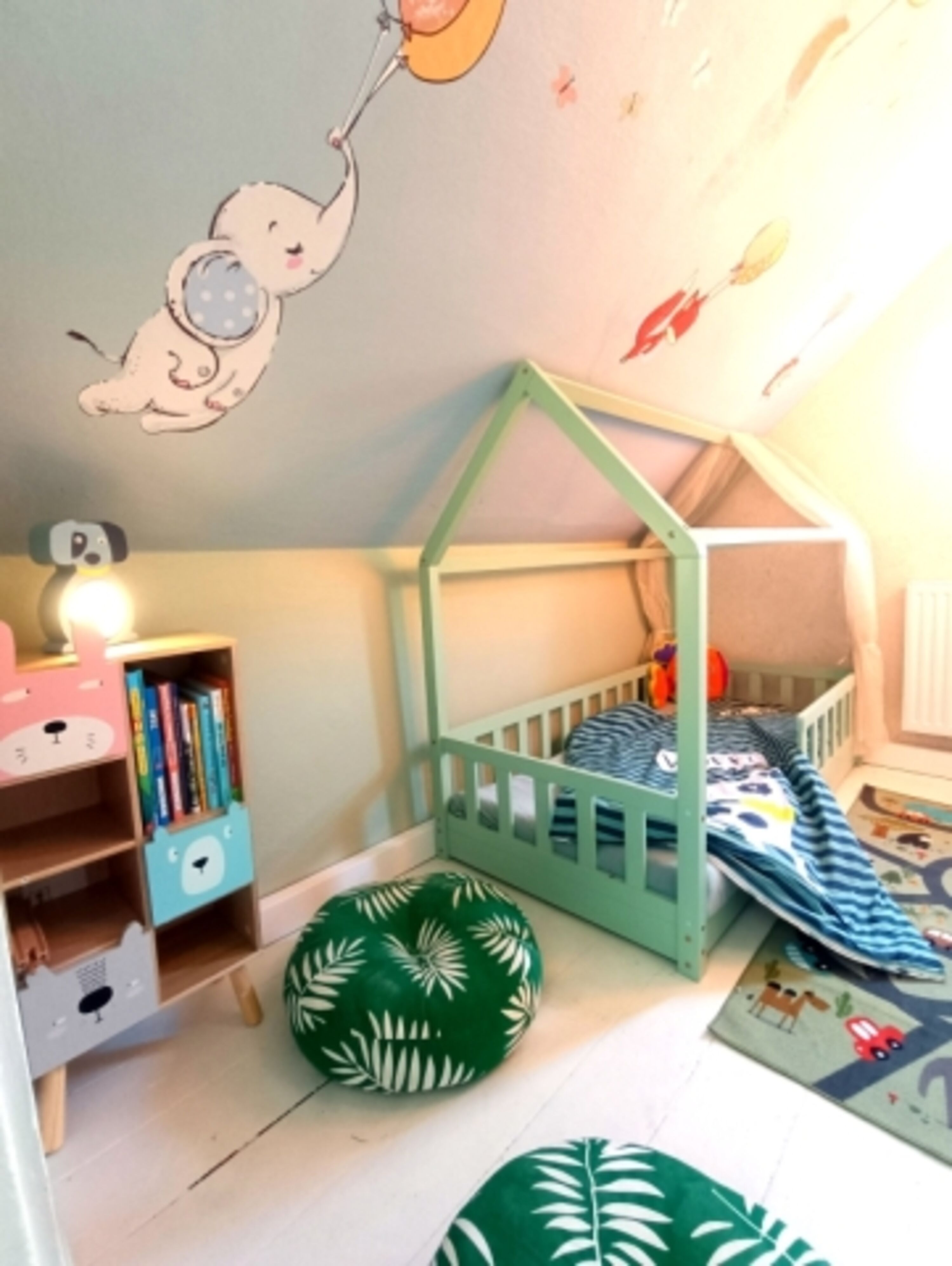 Kinderzimmer mit 80x160 Hausbett