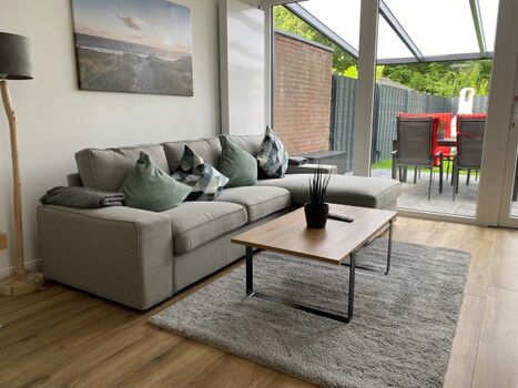 Blick auf die Terrasse vom Wohnzimmer 