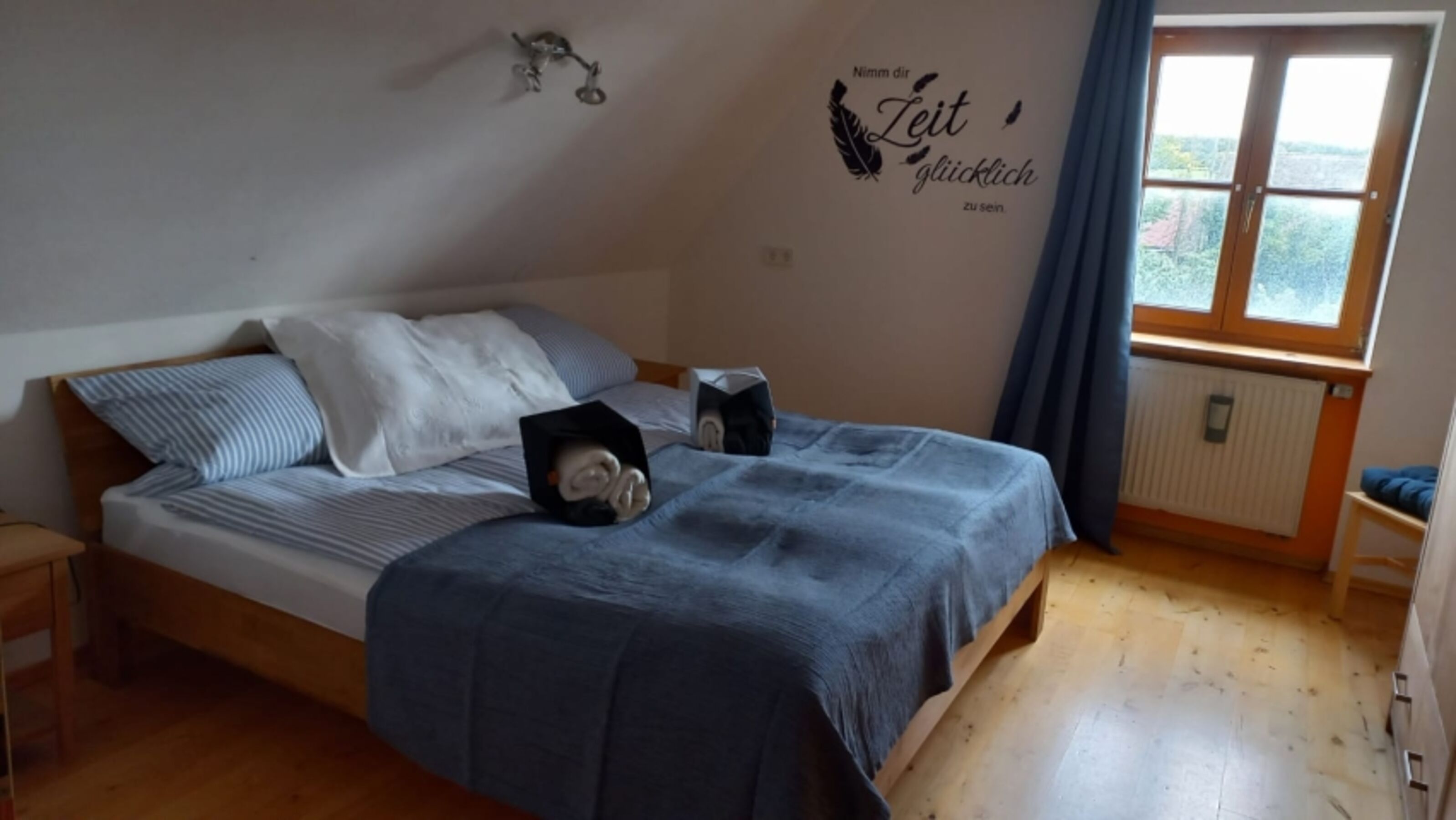 Schlafzimmer 1