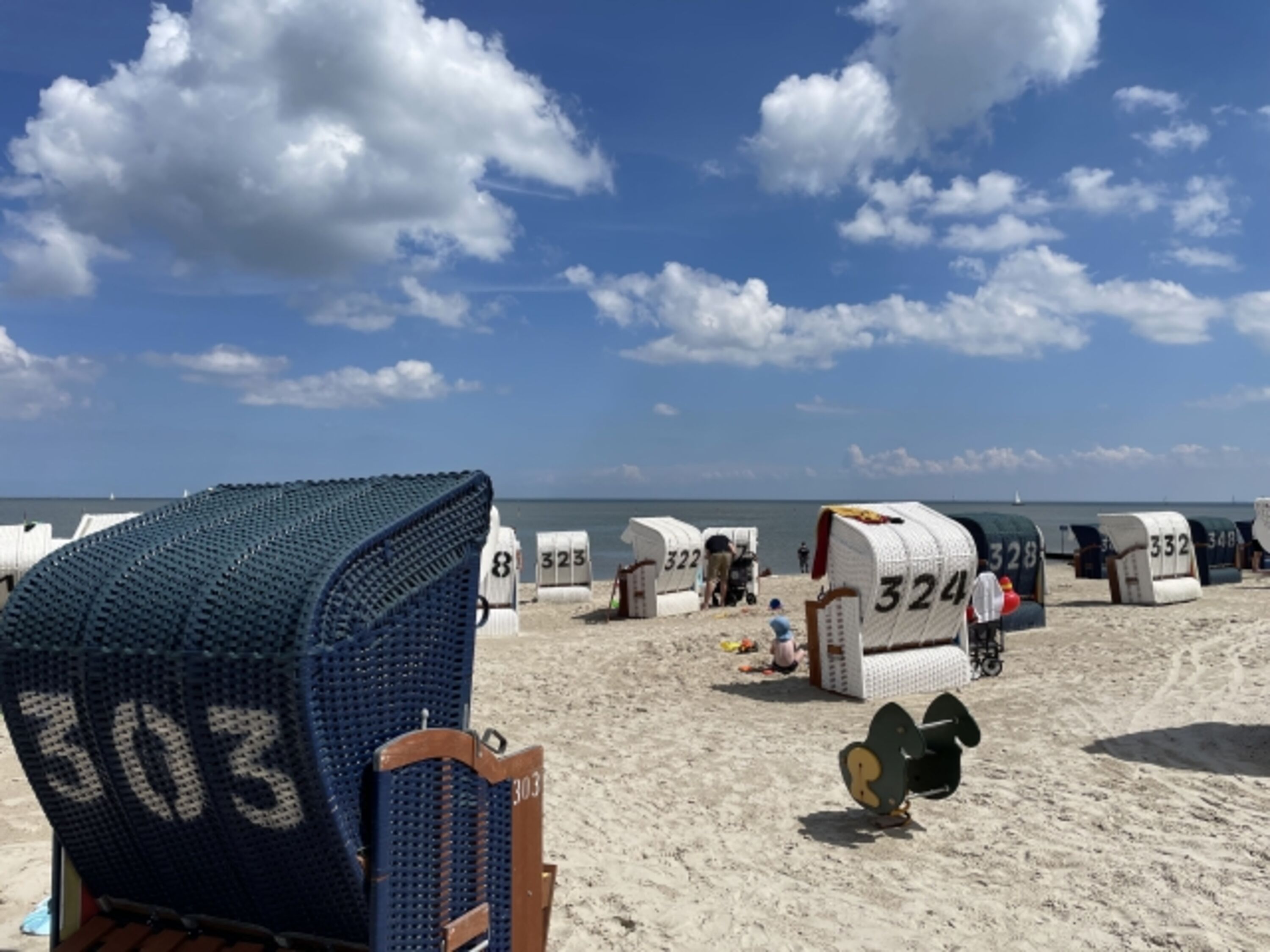 Strand mit eigener Strandkorb 