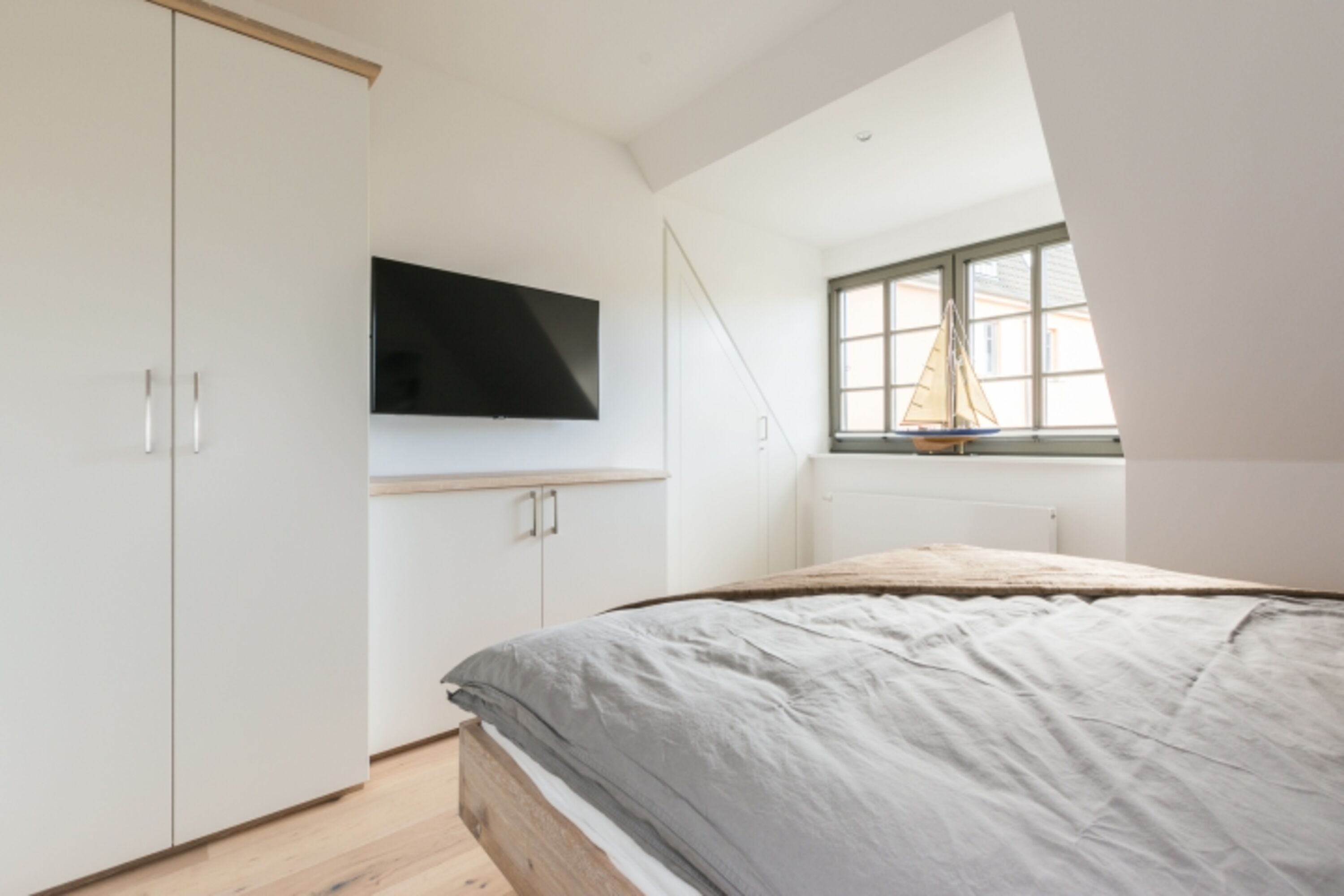 Schlafzimmer 1
