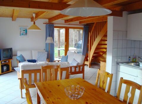 Blick vom Essbereich ins Wohnzimmer