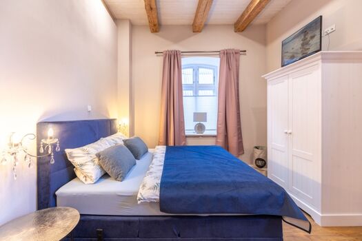 Sophie - Schlafzimmer mit großem Boxspringbett (180x200)