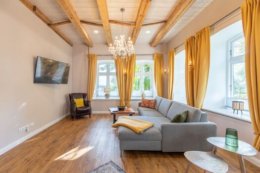 Sophie - Lichtdurchfluteter Wohnbereich mit Schlafsofa (160x200)