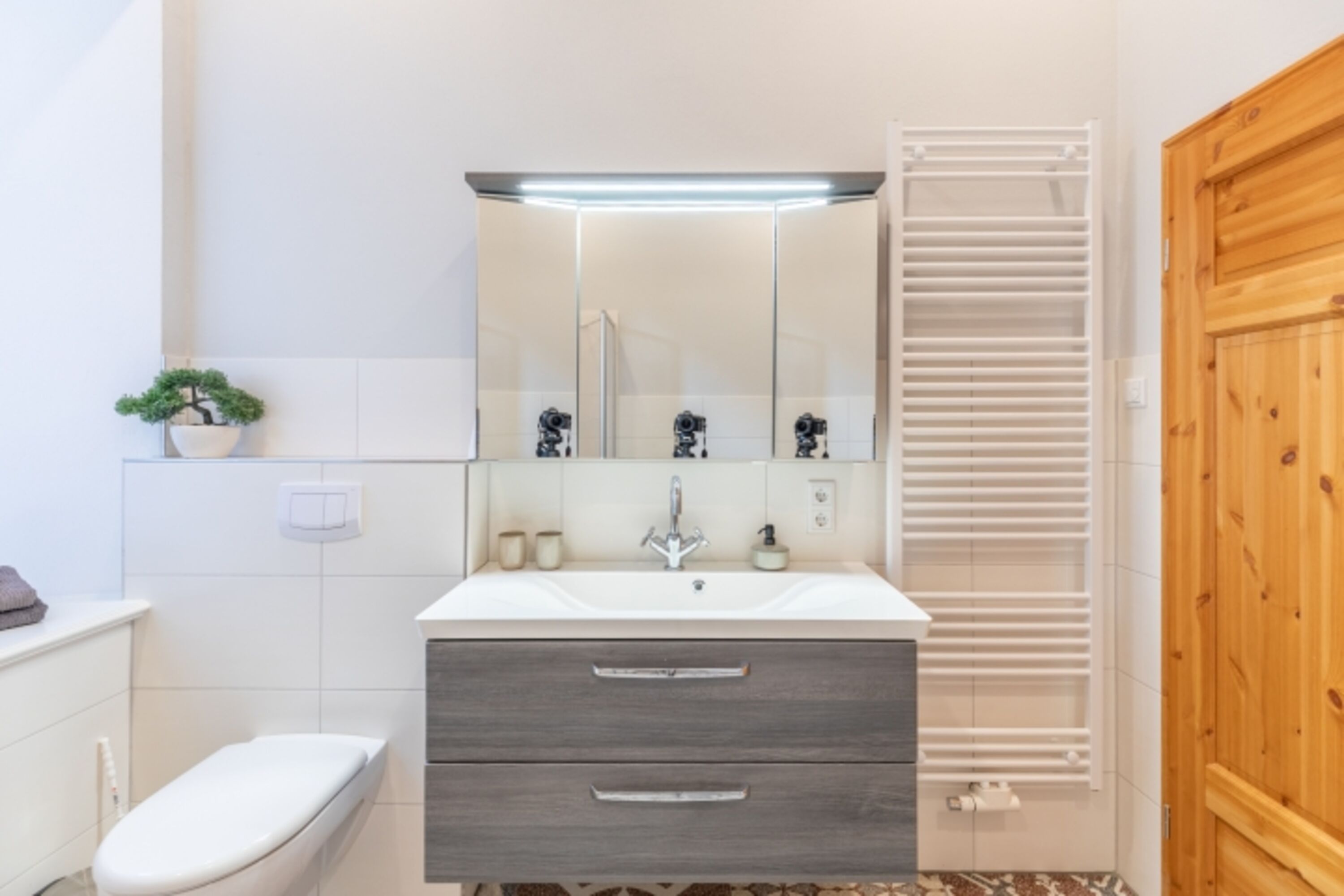 Sophie - Modernes Badezimmer mit Handtuchheizung