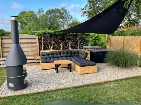 Sitzecke mit Kamingrill