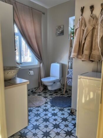 Badezimmer mit Dusche 