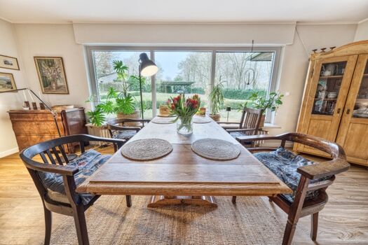 Esstisch im Wohnzimmer