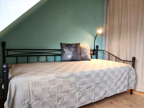 großes Schlafzimmer (Einzelbett)