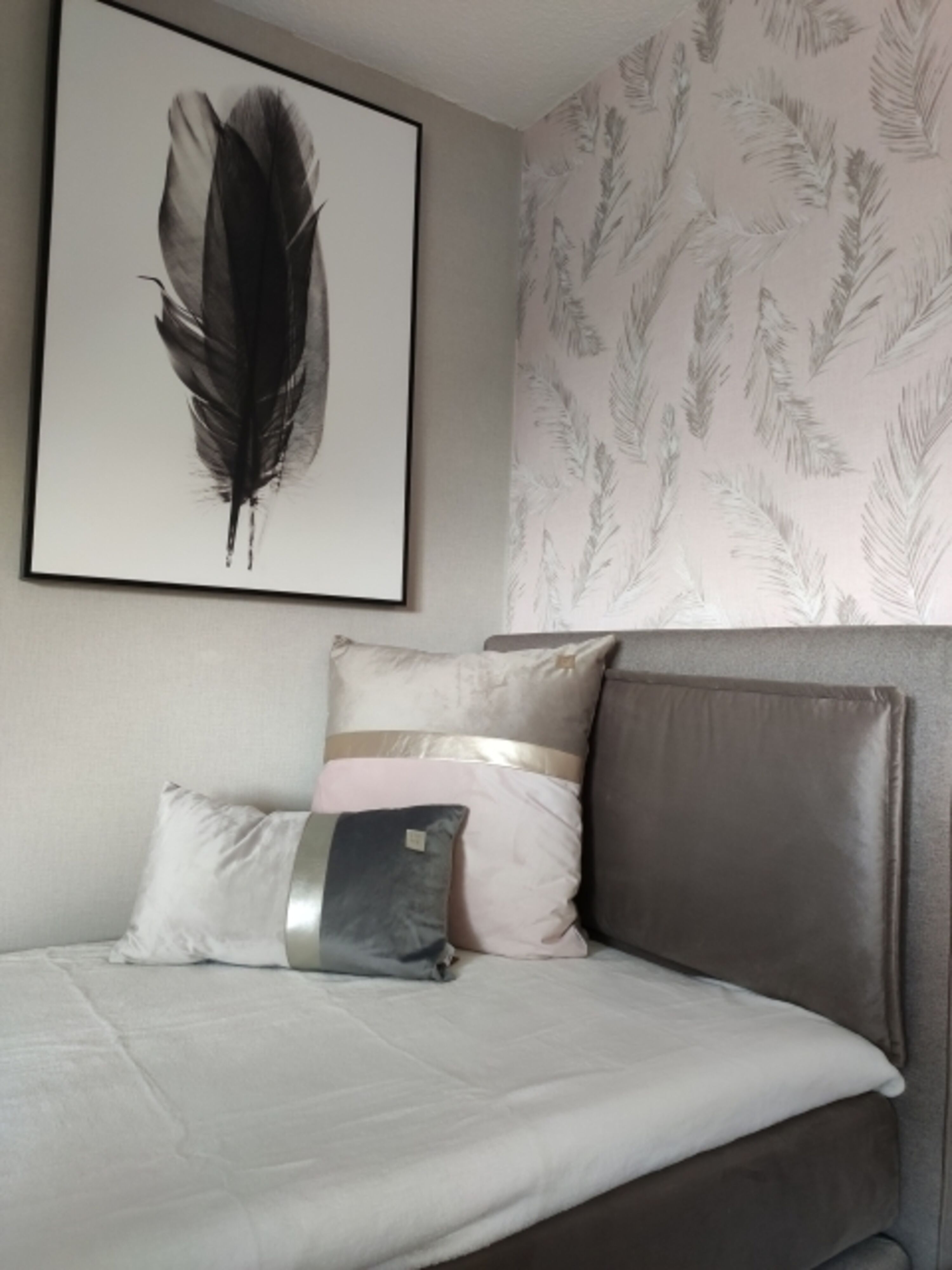 kleines Schlafzimmer (zwei Einzelbetten)
