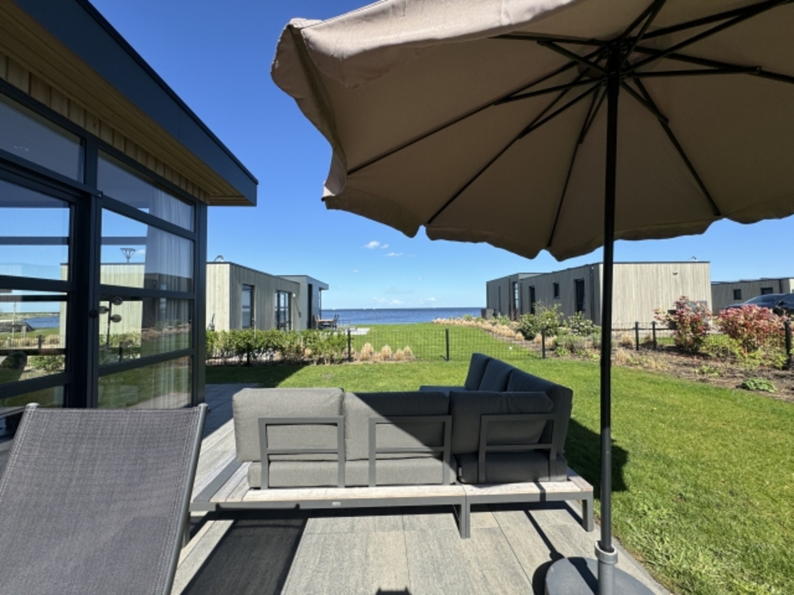 Unser Chalet IJsselmeeblick mit Zaun