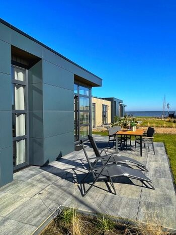 mit Sonnenterrasse und Blick auf's IJsselmeer