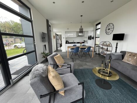 sehr gemütlich und lichtdurchflutet