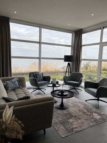 Wohnzimmer mit Blick auf's Meer