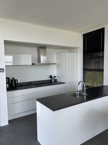 Kücheninsel mit Meerblick und vollausgestattete Küche