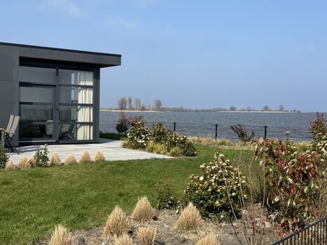 Unser Chalet IJsselmeerstrand mit Zaun - Erste Reihe 