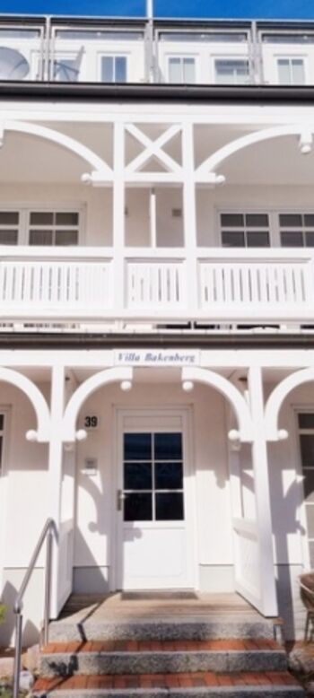 Eingang zur Villa Bakenberg