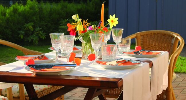 in der Abendsonne zu Abend essen