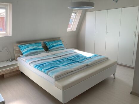 Schlafzimmer mit Einbauschrank