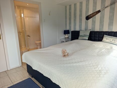 und eigenem Badezimmer