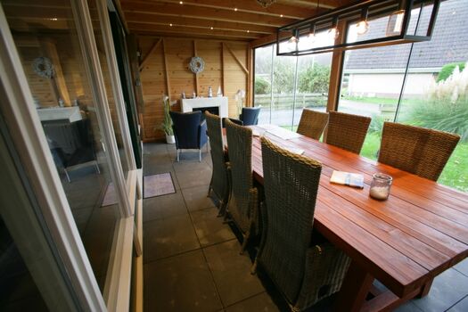 Wintergarten mit seitlichem Seeblick