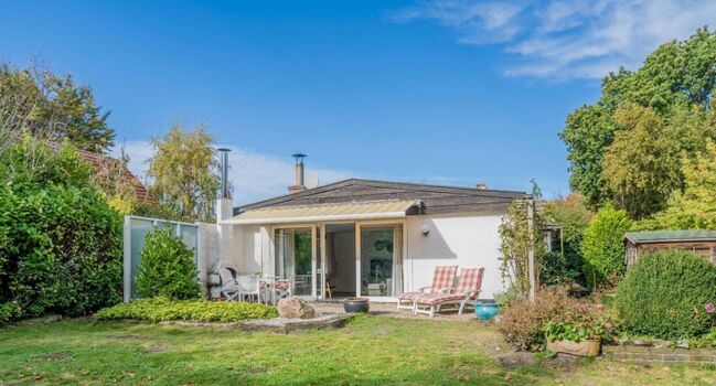 Der wunderschöne Bungalow in ruhiger Lage (Herbstbild)