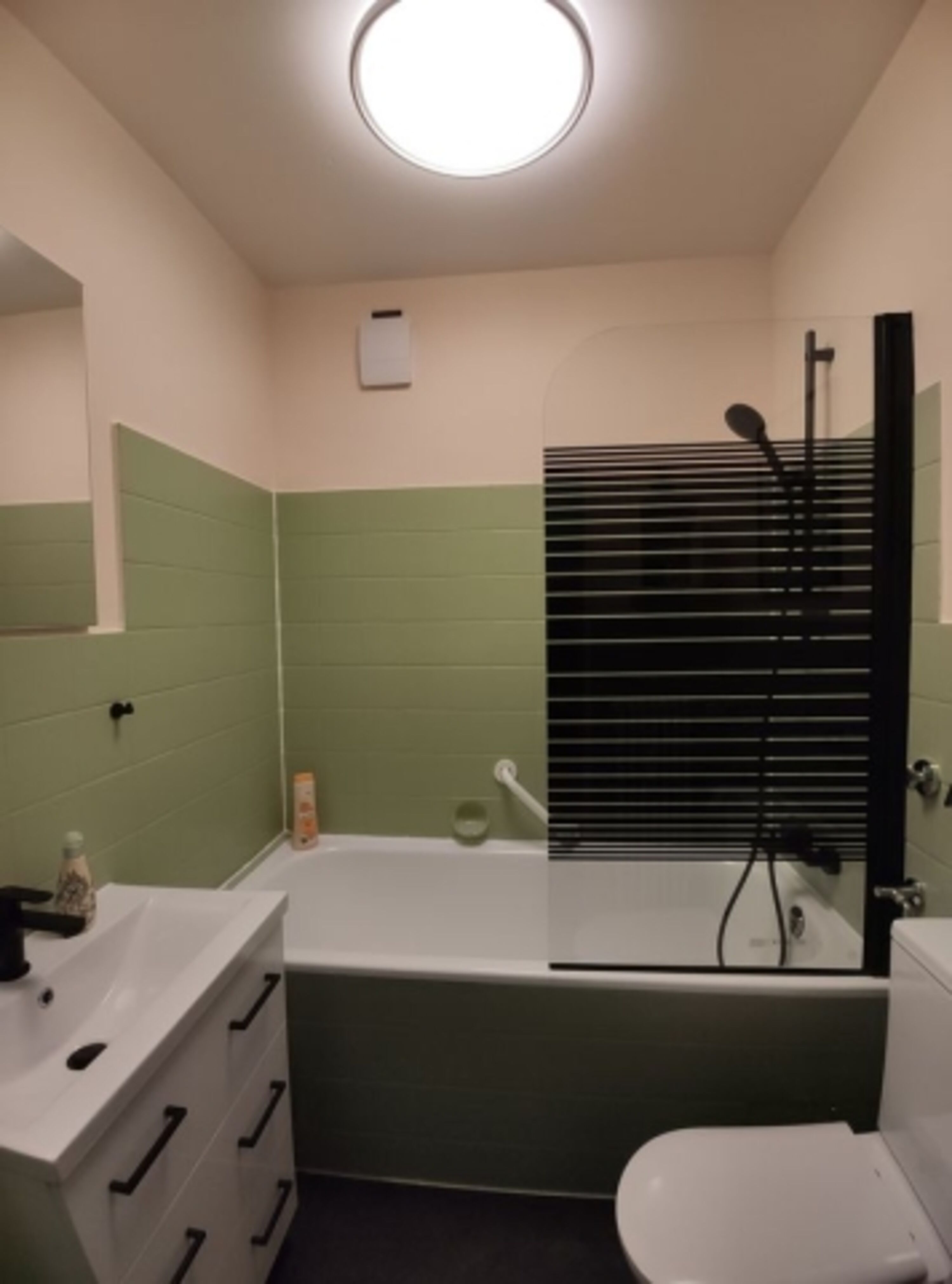 Bad mit Badewanne