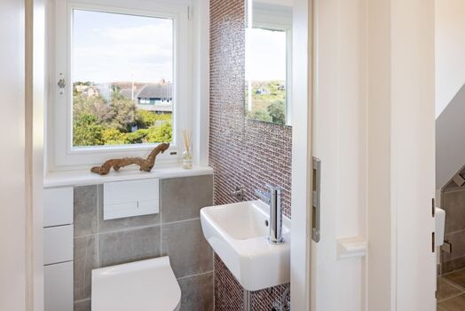 Badezimmer mit separaten WC