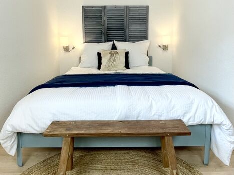 Schlafzimmer I mit Doppelbett in 160cm x 200cm