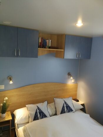 Schlafzimmer 1 mit Doppelbett 140x190cm