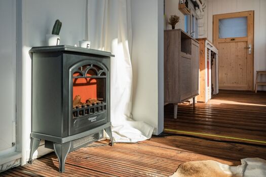 Stromheizgerät in Kaminoptik