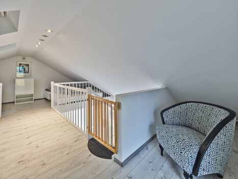 Galerie mit Treppenaufgang (Treppensicherung)