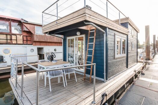 Das Tiny-Hausboot Marianne mit Dachterrasse