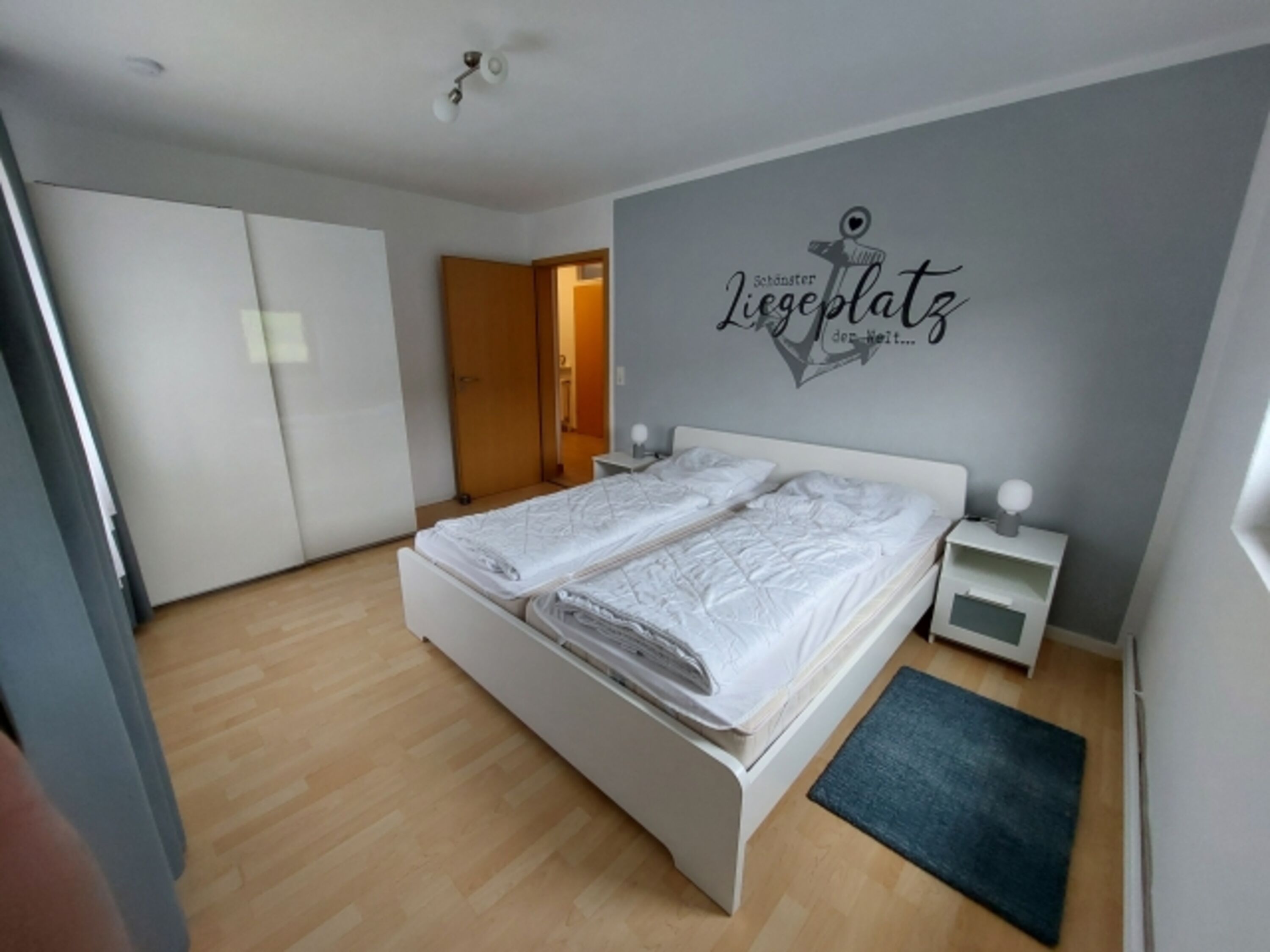 Schlafzimmer 1