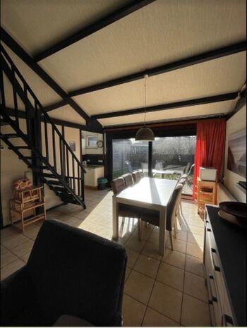 Essecke mit Sicht in den Garten