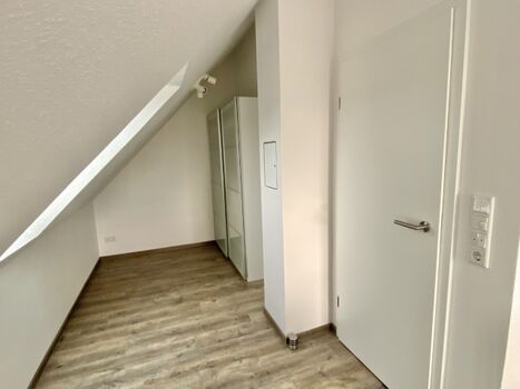 1. Schlafzimmer im OG mit Balkonzugang