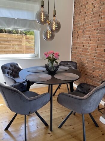 Gemütliche Essecke – perfekt für ein Candle-Light-Dinner