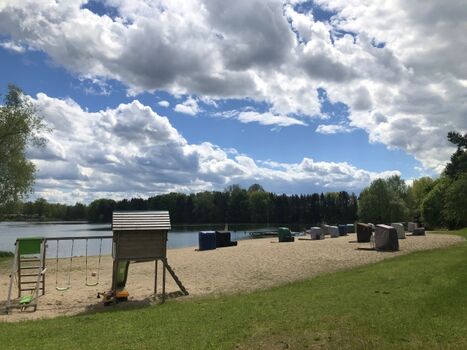Der private Strand mit Spielplatz nur 150 m entfernt
