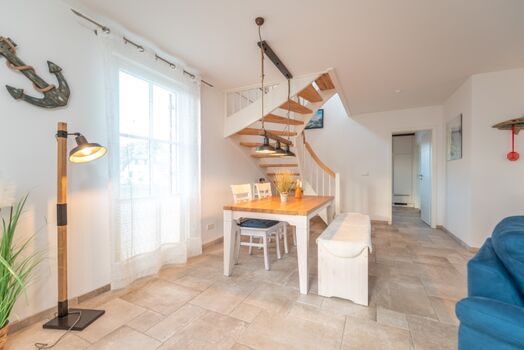 Sitzbereich mit Blick in die Küche