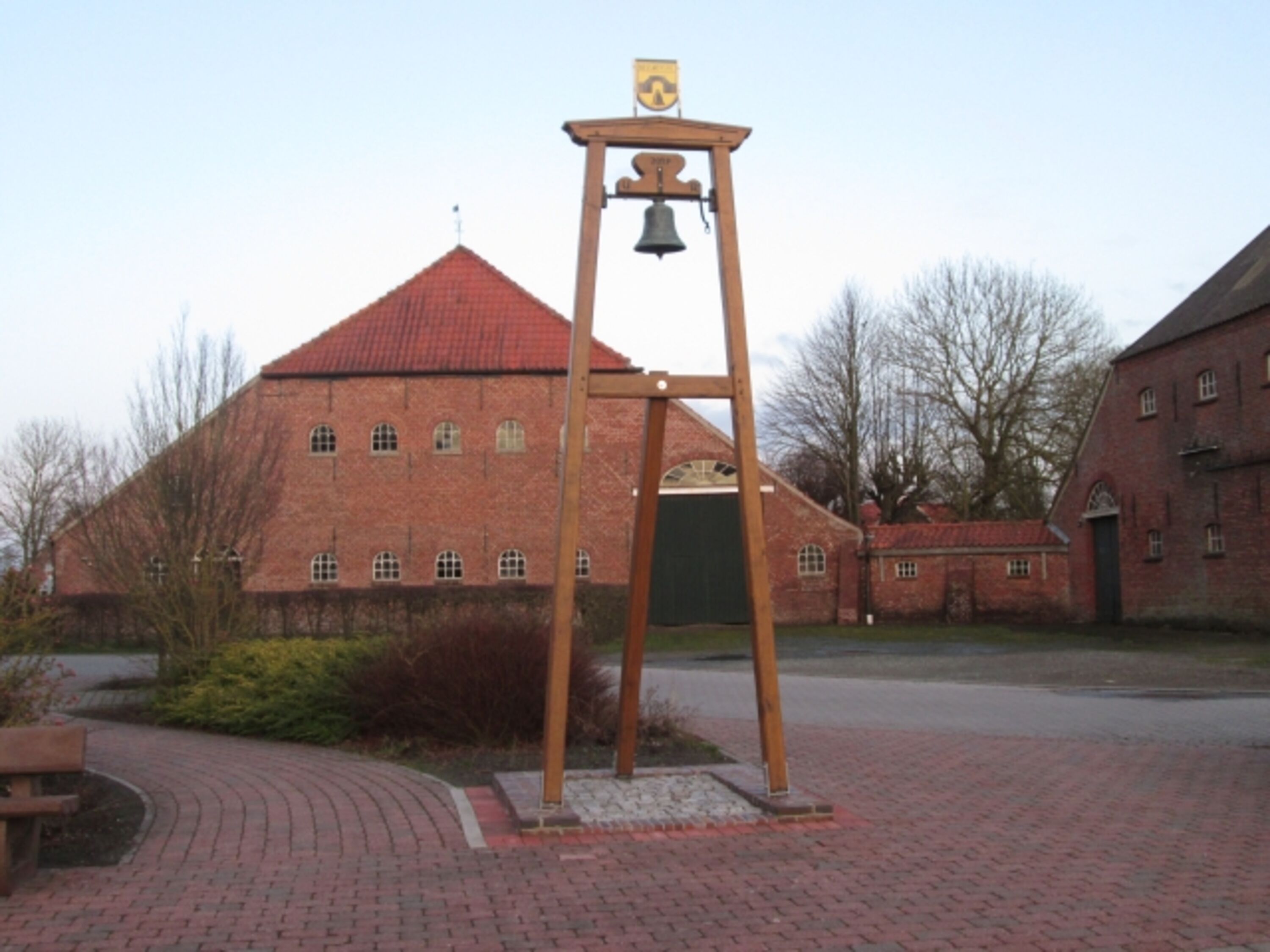 auf dem Dorfplatz