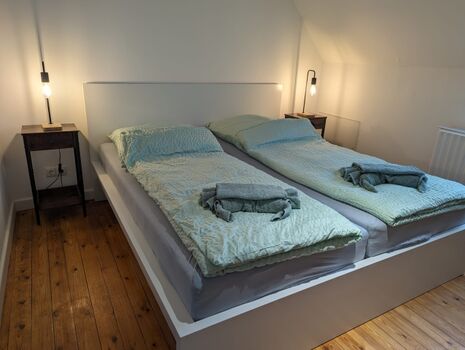 Schlafzimmer 1 